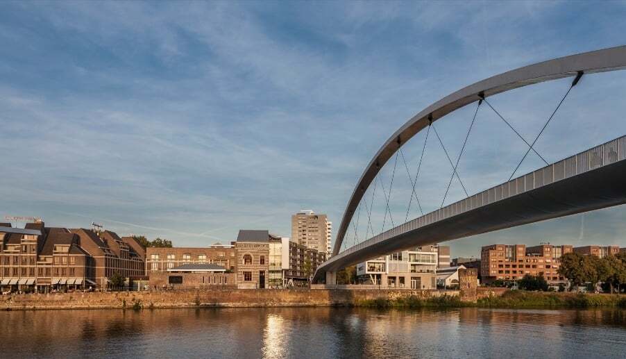 Voetgangersbrug bij Maastricht